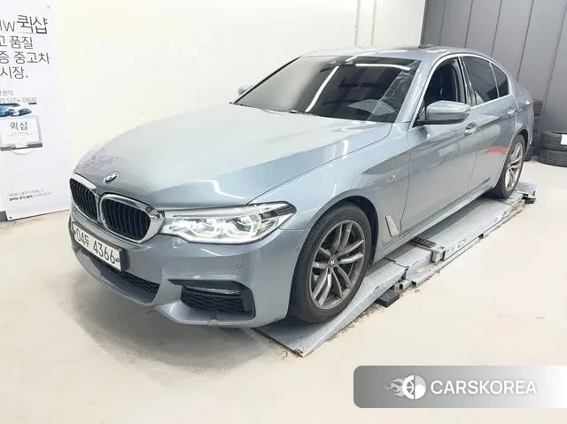 BMW 5 Series (G30) 2018 Небесно-голубой из Кореи