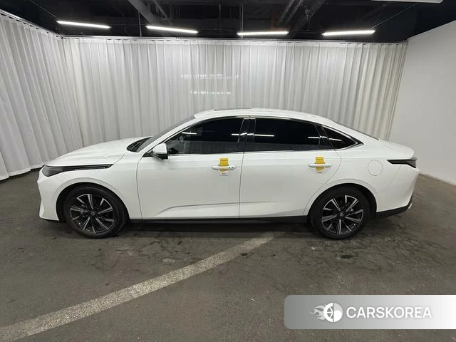 Chang'an Yidong 2025 Белый из Китая