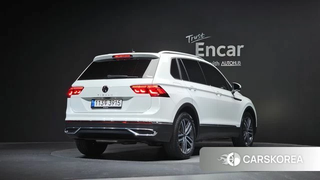 Volkswagen Tiguan second Generation 2022 Белый из Кореи