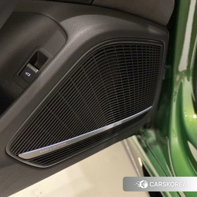 Audi RS 4 2021 Зеленый из Китая