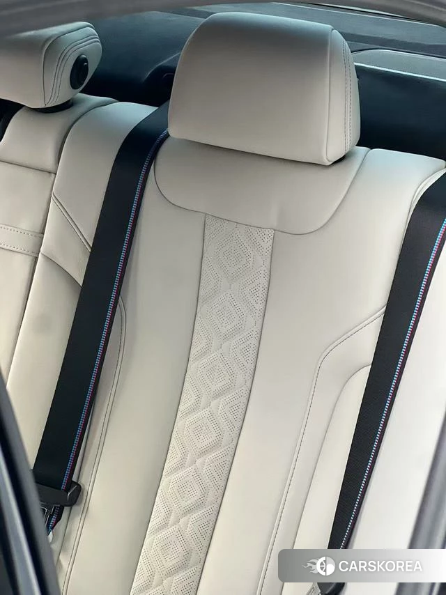 BMW 5 series (imported) 2022 Серебристо-серый из Китая