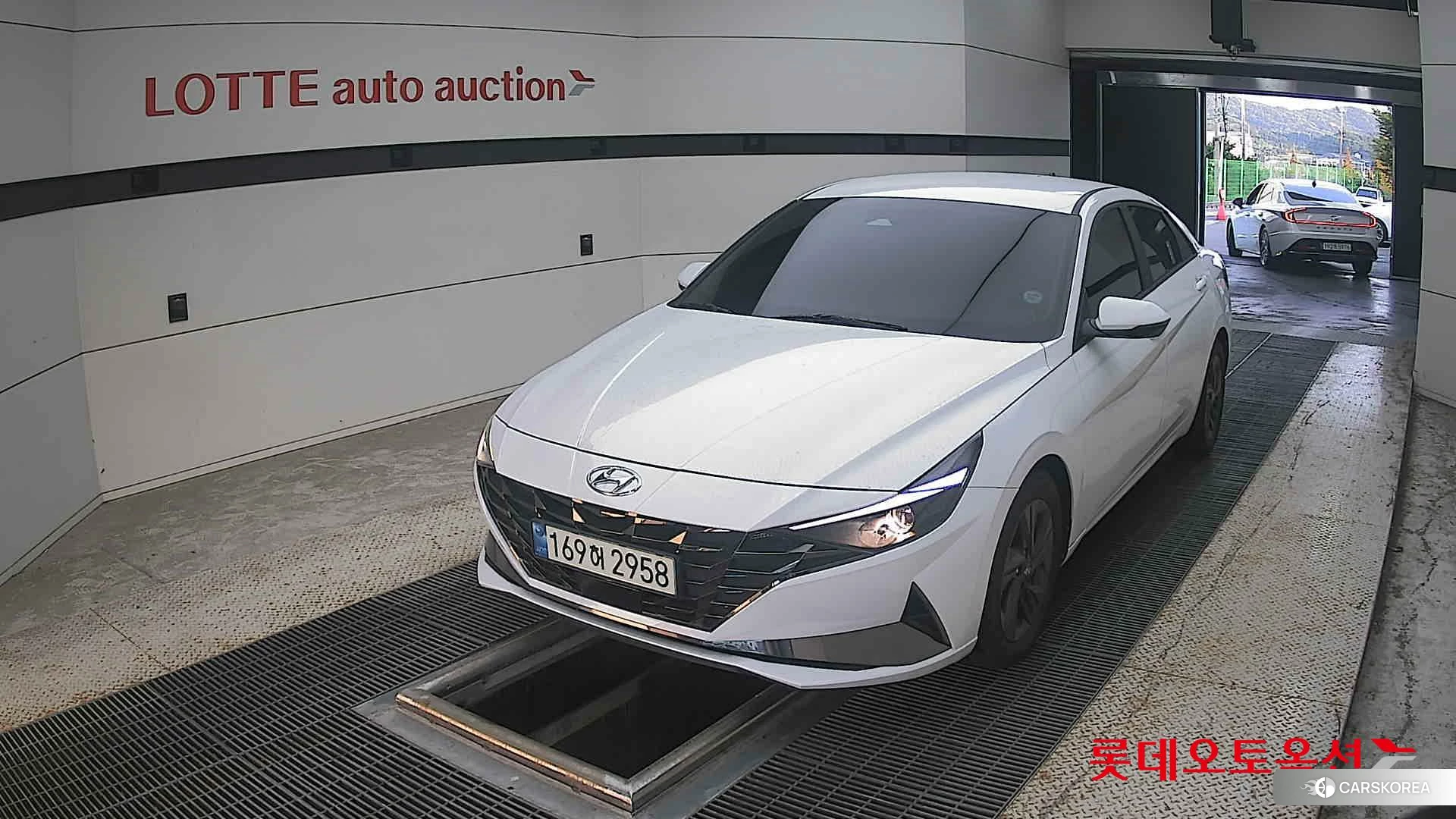 Hyundai Avante Hybrid 2023 Polar White из Кореи