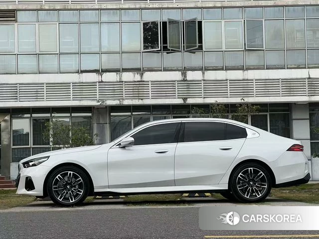 BMW 5 series 2026 Белый из Китая