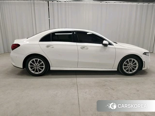 Mercedes-Benz Class A 2019 Белый из Китая
