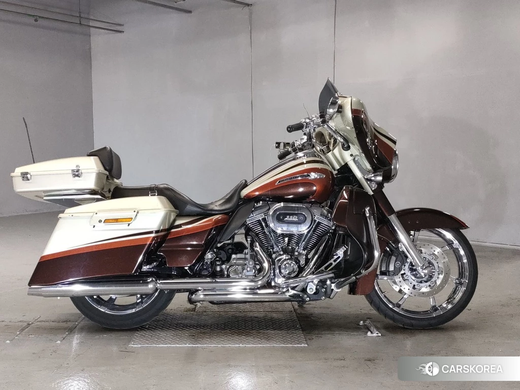Проданный Harley-Davidson Street Glide FLHXSE1800 CVO 2011 из Японии, фото 2