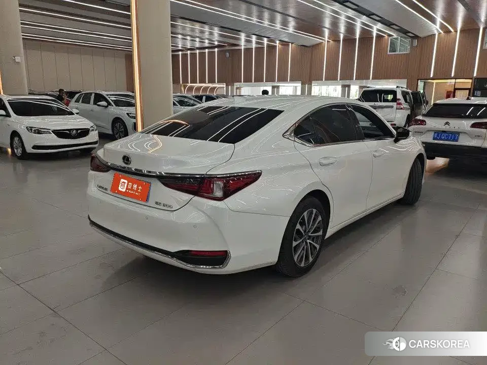 Lexus ES 2024 Белый из Китая