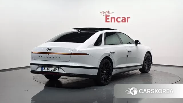 Hyundai Grandeur Hybrid (GN7) 2023 Белый из Кореи