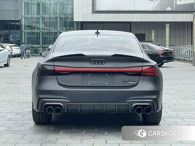 Audi A7L 2023 Черный из Китая