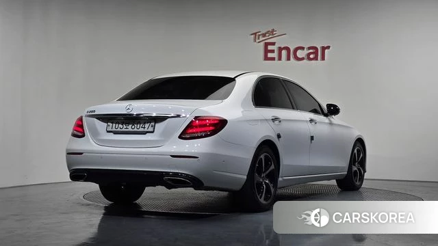 Mercedes-Benz E-Class W213 2019 Белый из Кореи