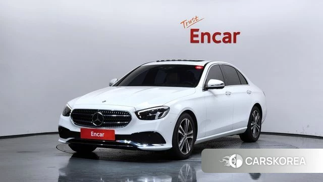 Mercedes-Benz E-Class W213 2023 Белый из Кореи
