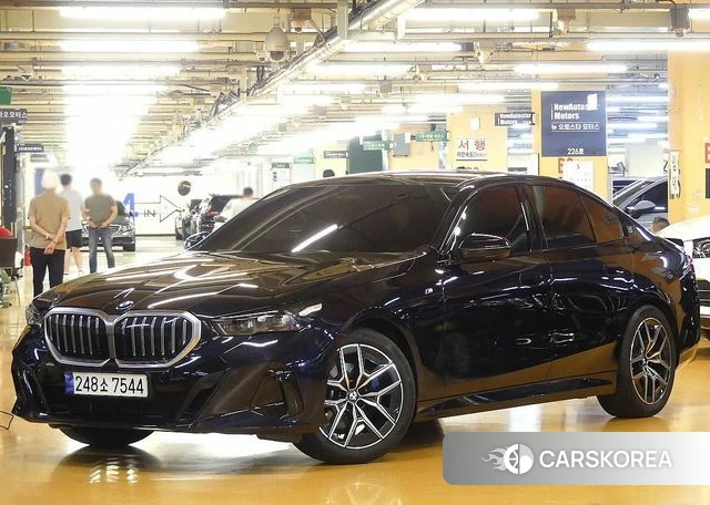 BMW 5 Series (G60) 2024 Синий из Кореи
