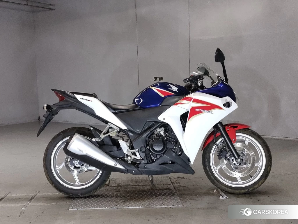 Проданный Honda CBR250R 2011 из Японии, фото 2