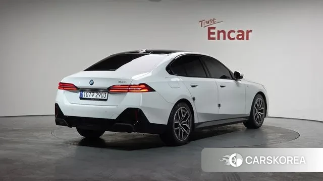 BMW 5 Series (G60) 2024 Белый из Кореи