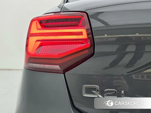 Audi Q2L 2021 Темно-серый из Китая