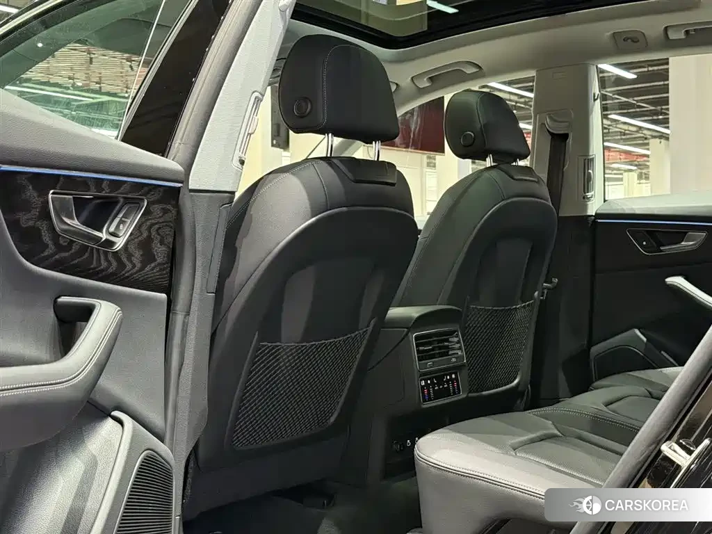 Audi Q8 2025 Черный из Китая