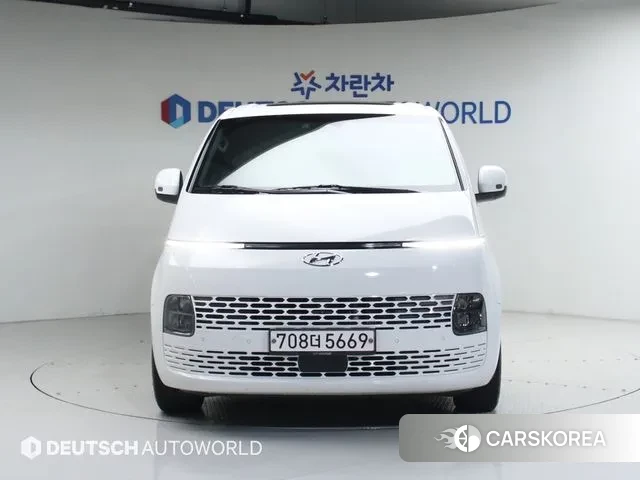 Hyundai Staria 2021 Белый из Кореи
