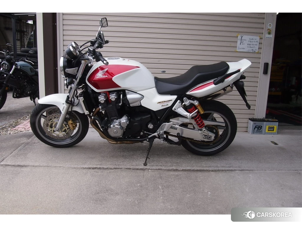 Проданный Honda CB1300SF ABS 2013 из Японии, фото 2