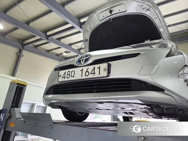 Toyota Prius 4th Generation 2018 Серебряный из Кореи