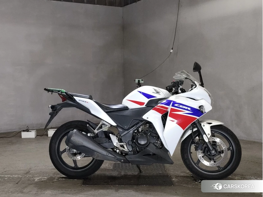 Проданный Honda CBR250R 2013 из Японии, фото 2