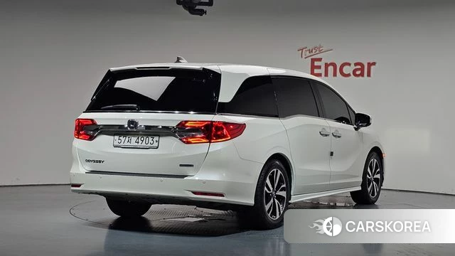 Honda Odyssey 2018 Белый из Кореи