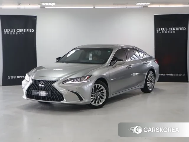 Lexus ES300h 7th generation 2024 Серебристо-серый из Кореи
