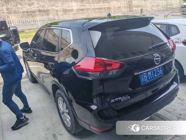 Nissan Qijun 2023 Черный из Китая