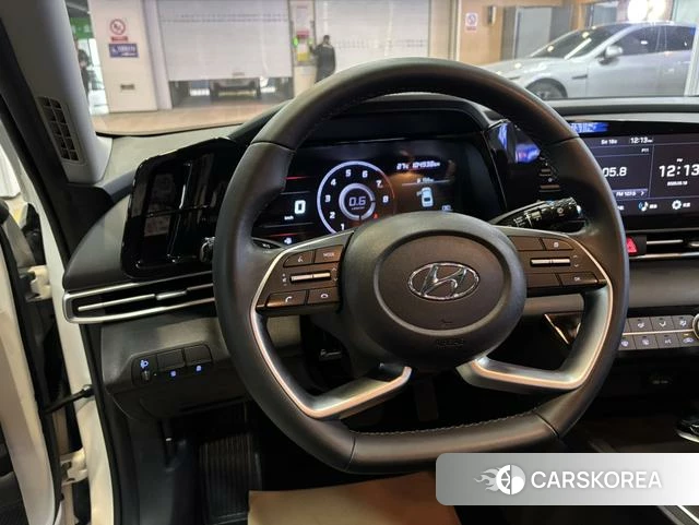 Hyundai Elantra 2022 Белый из Китая