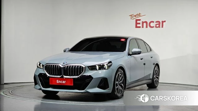 BMW 5 Series (G60) 2024 Серебристо-серый из Кореи