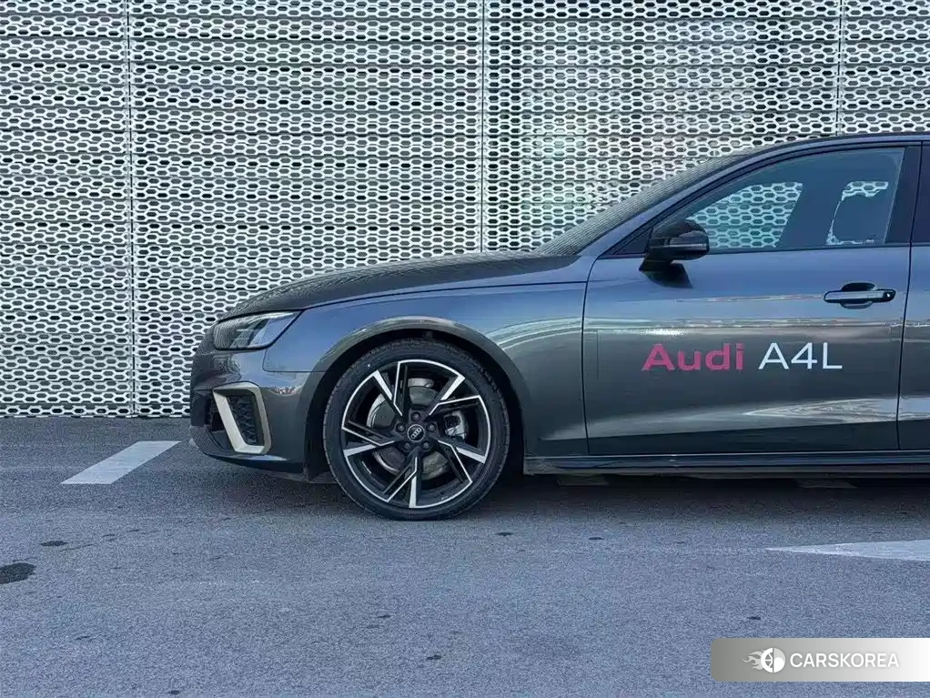 Audi A4L 2024 Silver/gray из Китая