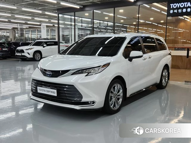 Toyota Sienna 4th Generation 2023 Белый из Кореи