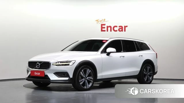 Volvo V60 Cross-Country 2nd Generation 2019 Белый из Кореи