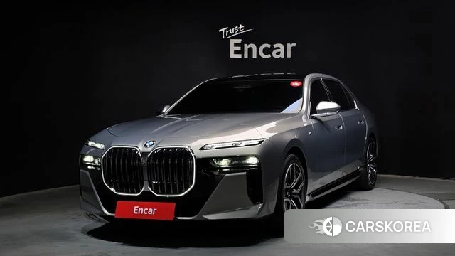 BMW 7 Series (G70) 2024 Серебристо-серый из Кореи