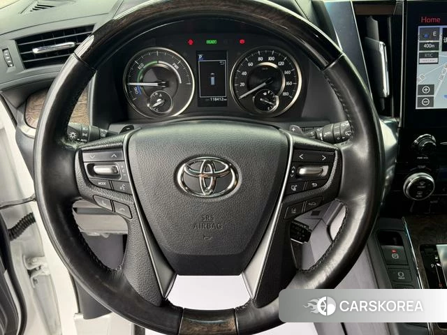 Toyota Elfa 2022 Белый из Китая