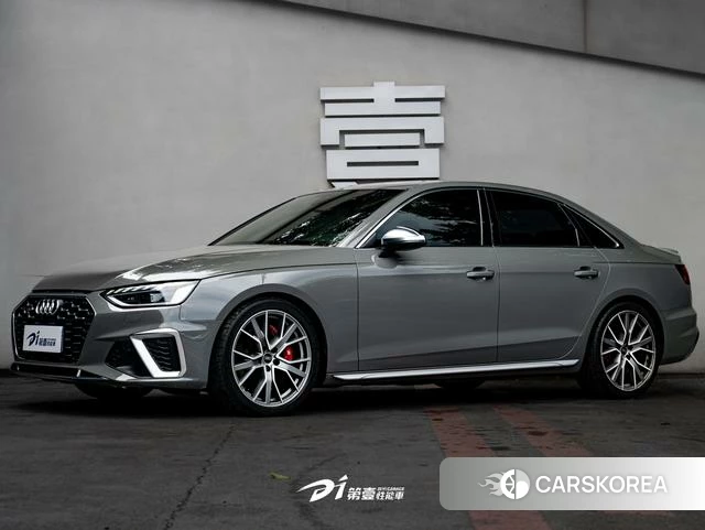 Audi S4 2022 Темно-серый из Китая
