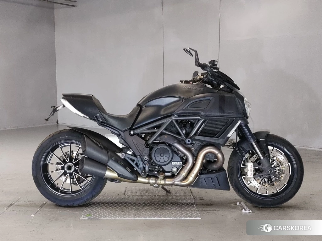 Проданный Ducati DIAVEL 2014 из Японии