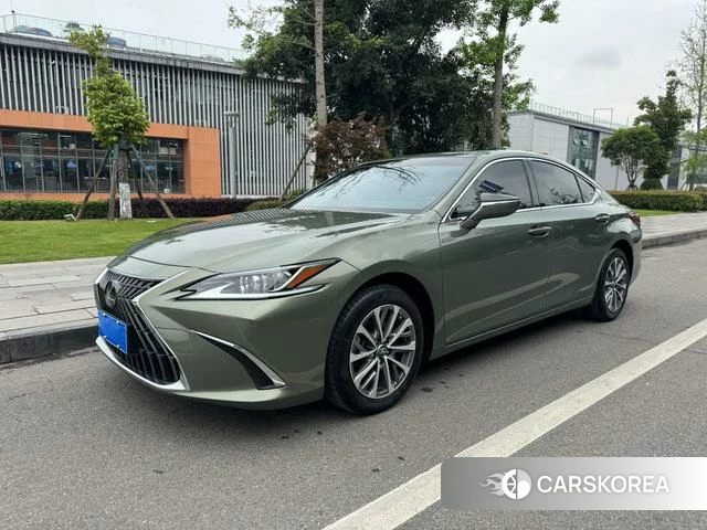 Lexus ES 2023 Зеленый из Китая