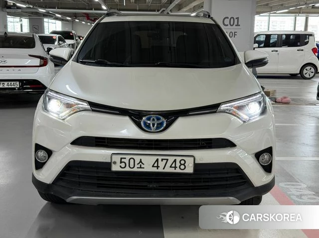 Toyota RAV4 2018 Белый из Кореи