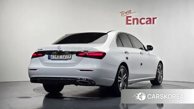 Mercedes-Benz E-Class W213 2023 Белый из Кореи