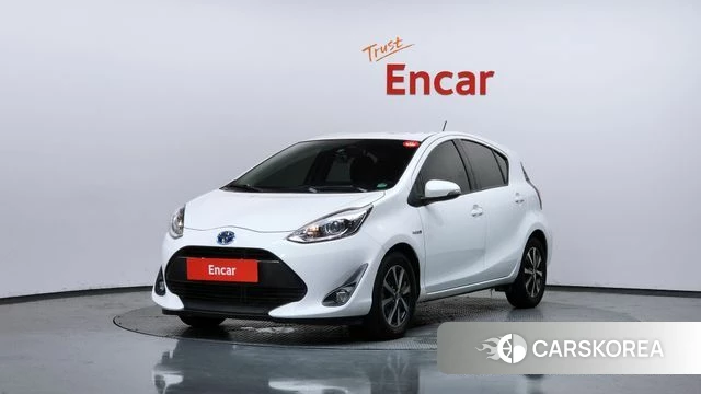 Toyota Prius C 2018 Белый из Кореи