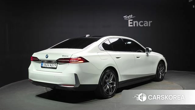 BMW 5 Series (G60) 2025 Белый из Кореи