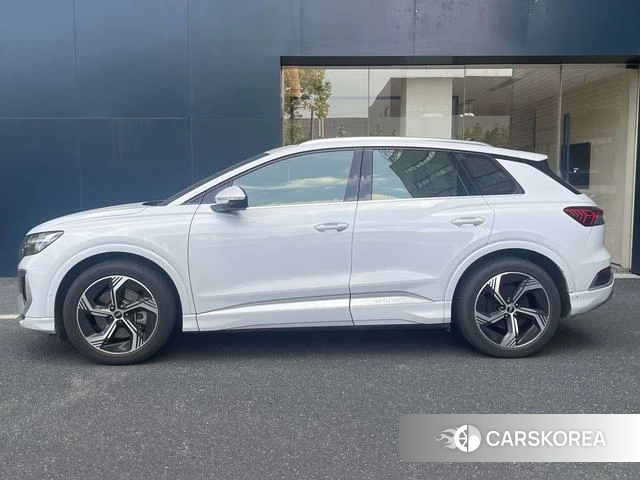 Audi Q4 e-tron 2023 Белый из Китая