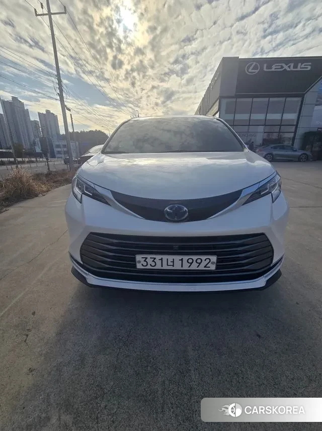 Toyota Sienna 4th Generation 2021 Белый из Кореи