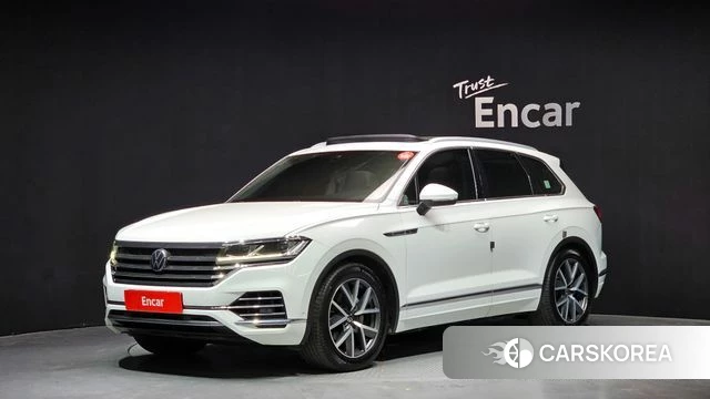 Volkswagen Touareg 3rd generation 2021 Белый из Кореи