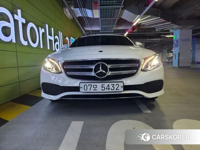 Mercedes-Benz E-Class W213 2018 Белый из Кореи