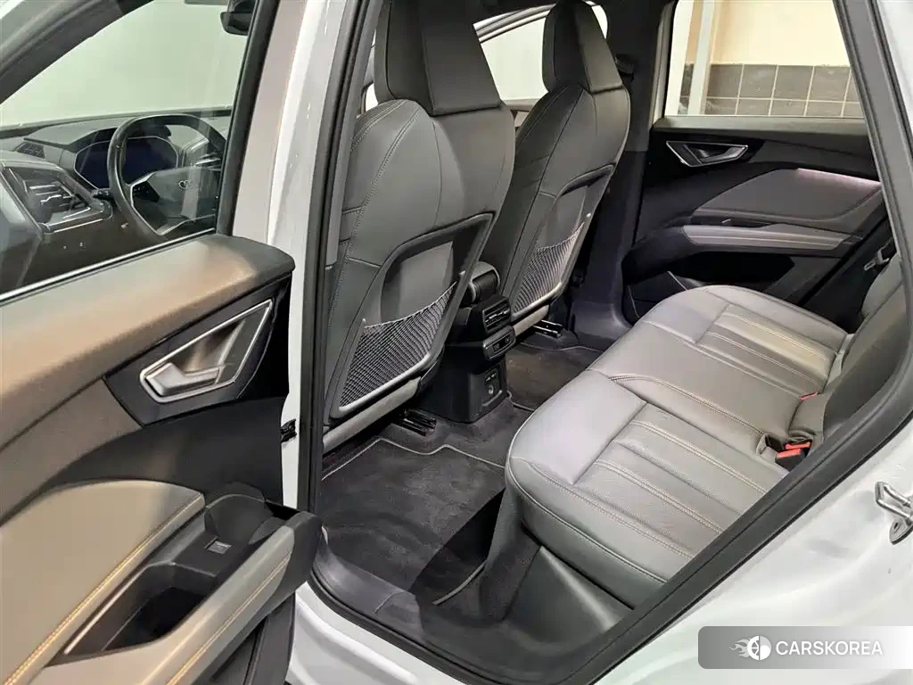 Audi Q4 2024 Белый из Китая