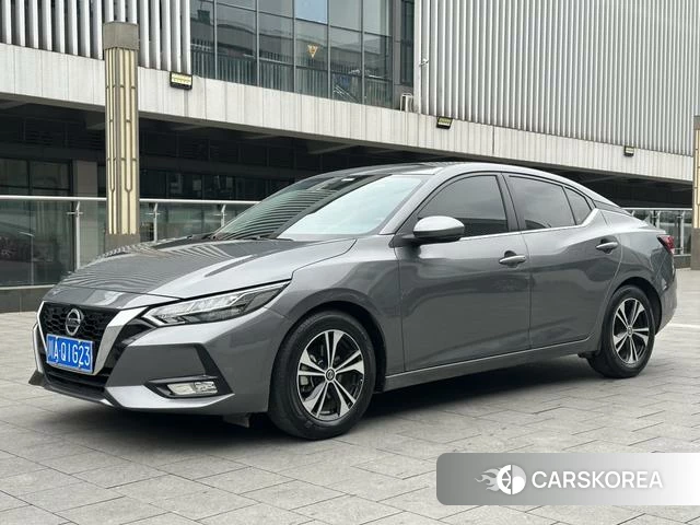 Nissan Xuan Yi 2023 Темно-серый из Китая