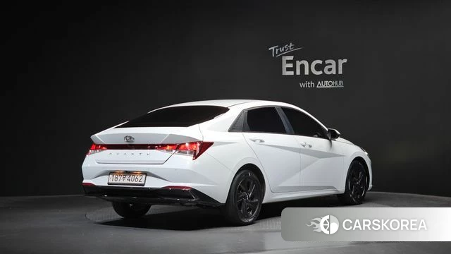 Hyundai Avante Hybrid (CN7) 2021 Белый из Кореи
