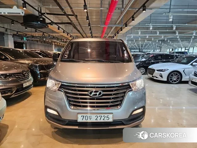 Hyundai The New Grand Starex 2018 Серебряный двухцветный из Кореи