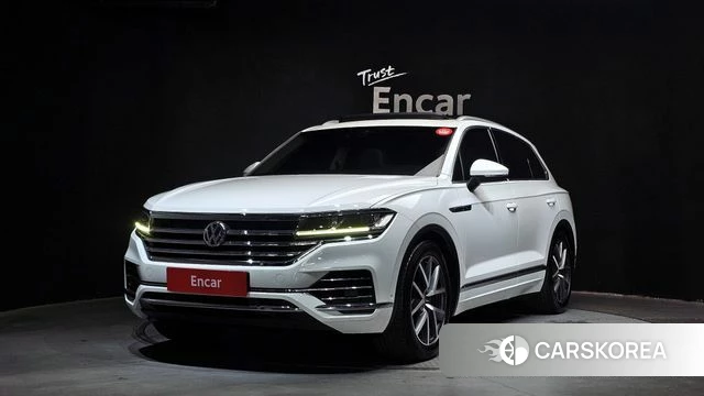 Volkswagen Touareg 3rd generation 2020 Белый из Кореи