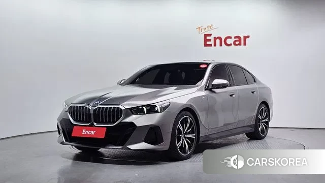 BMW 5 Series (G60) 2025 Серебристо-серый из Кореи